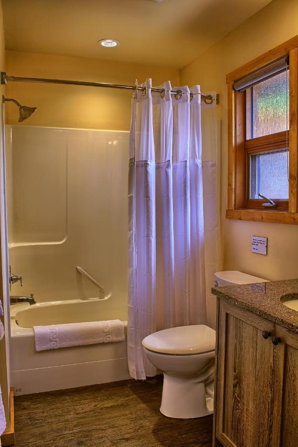 Wild Renfrew Seaside Cottages Port Renfrew Habitación foto